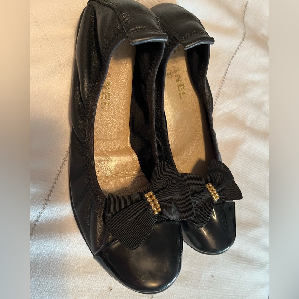 “Vintage” Chanel leather ballet flats